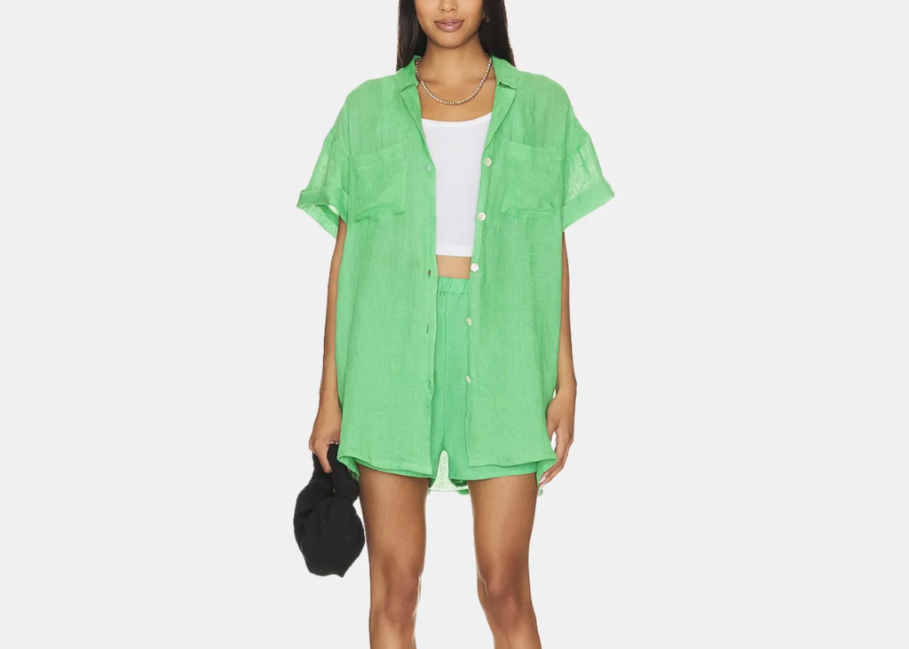 Une combinaison élégante de Vitamin A Playa Pocket Blouse et Suif Shorts