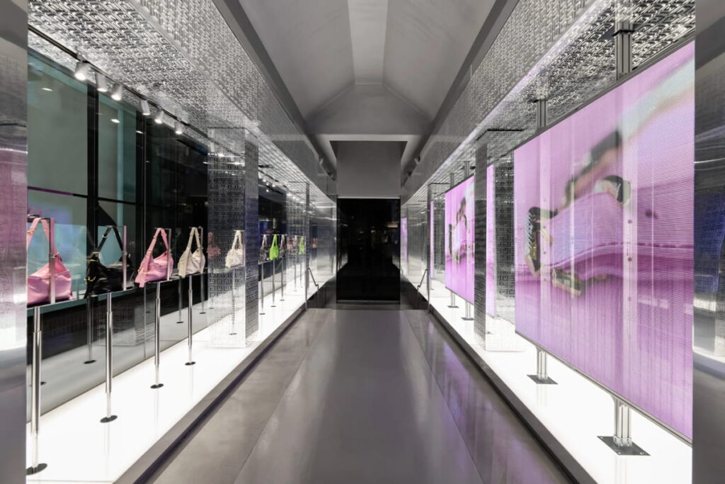 Dans la boutique