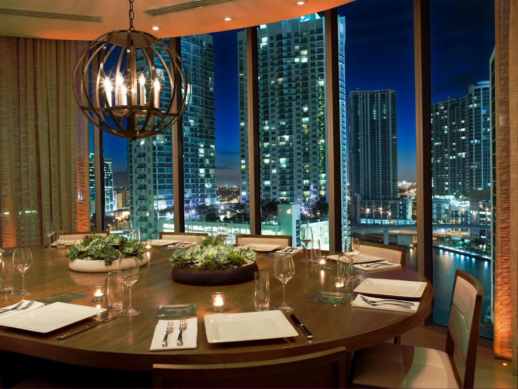 restaurant épic hotel miami