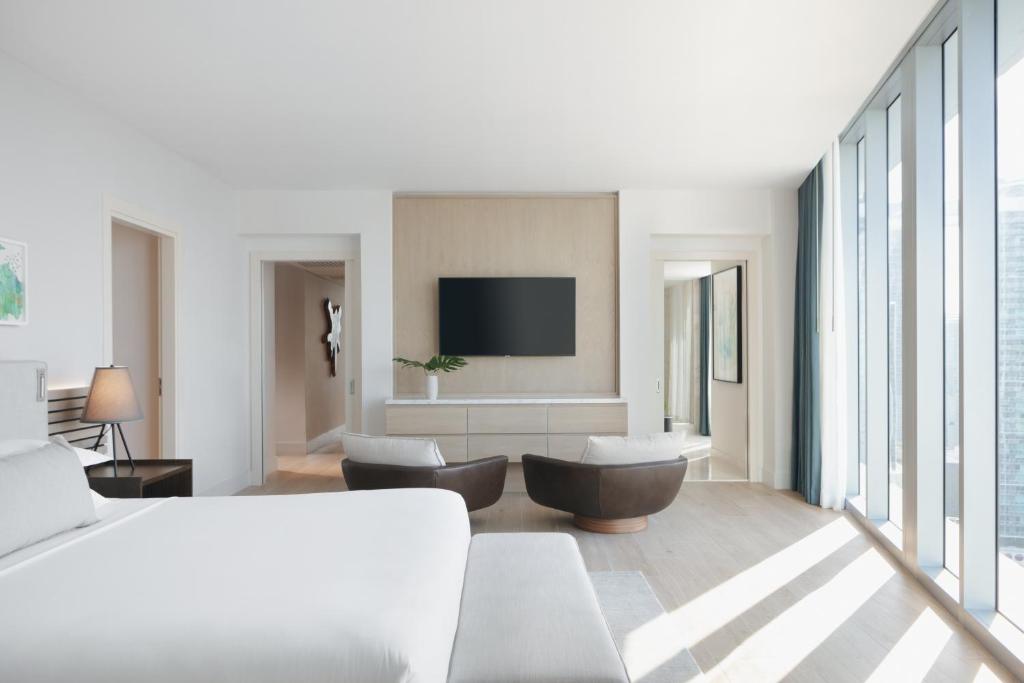suite kimpton epic hotel miami