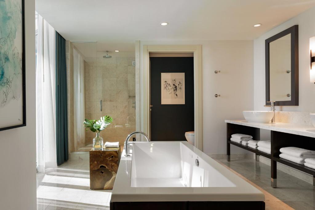 baignoire epic hotel miami