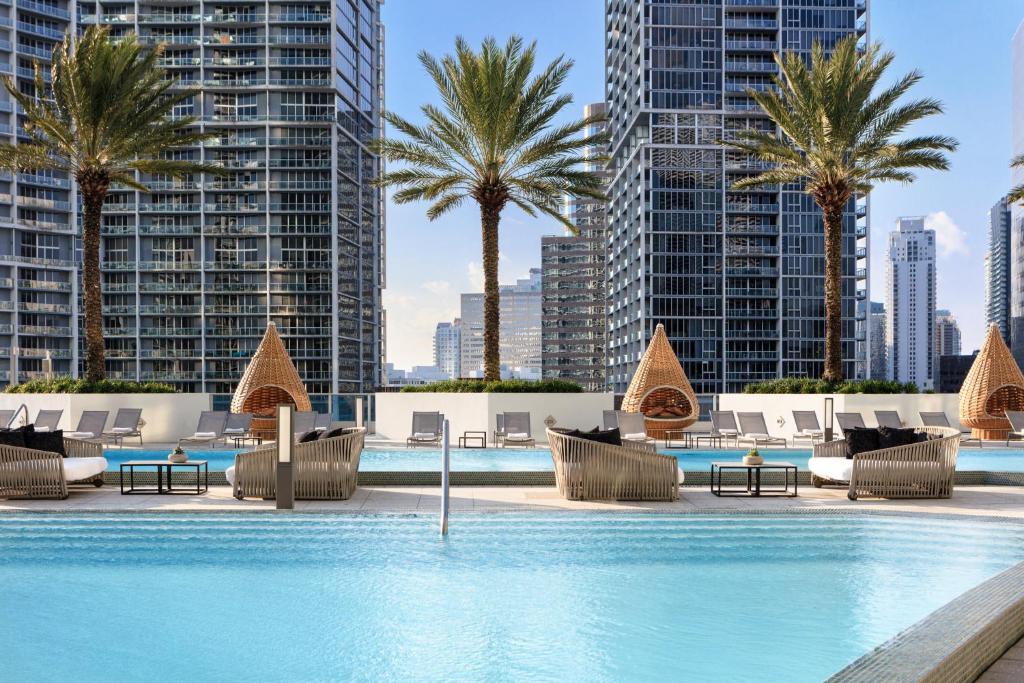 piscine kimpton epic hotel miami
