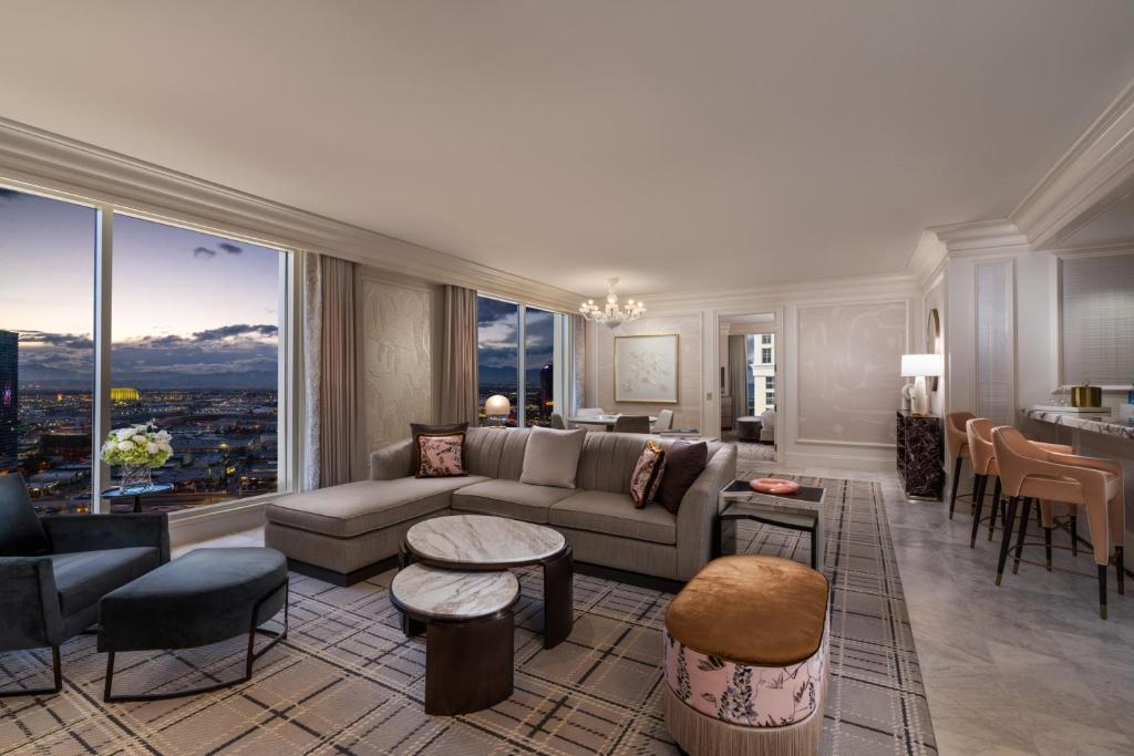 Coin salon suite Bellagio Las Vegas — décor bleu palace 5 étoiles