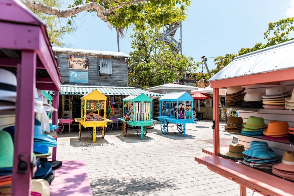 Cabanas sur la plage de Miami lors d'un road trip en Floride