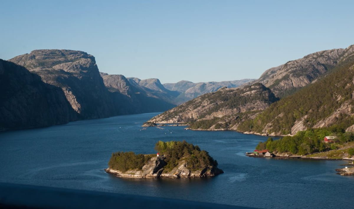 Geirangerfjord Norvège - cascades des Sept Sœurs vues depuis le pont en croisière