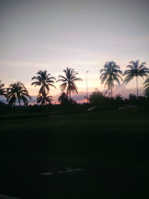 Coucher de soleil sur la route