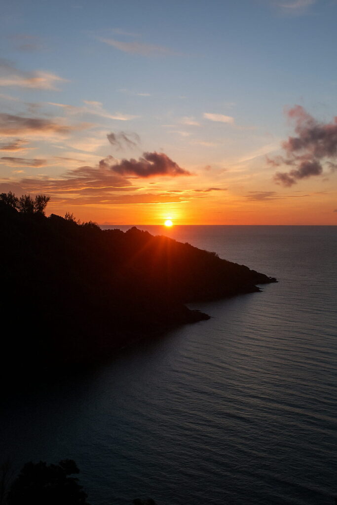 coucher de soleil sur l'océan Indien depuis le Four Seasons Seychelles