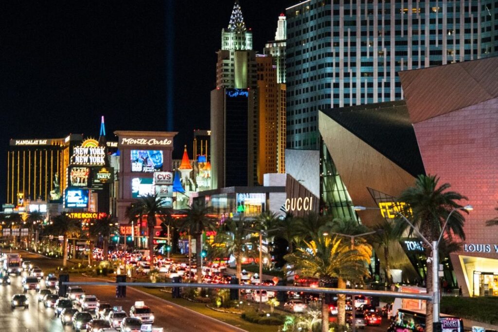 le Strip illuminé à voir à Las Vegas la nuit