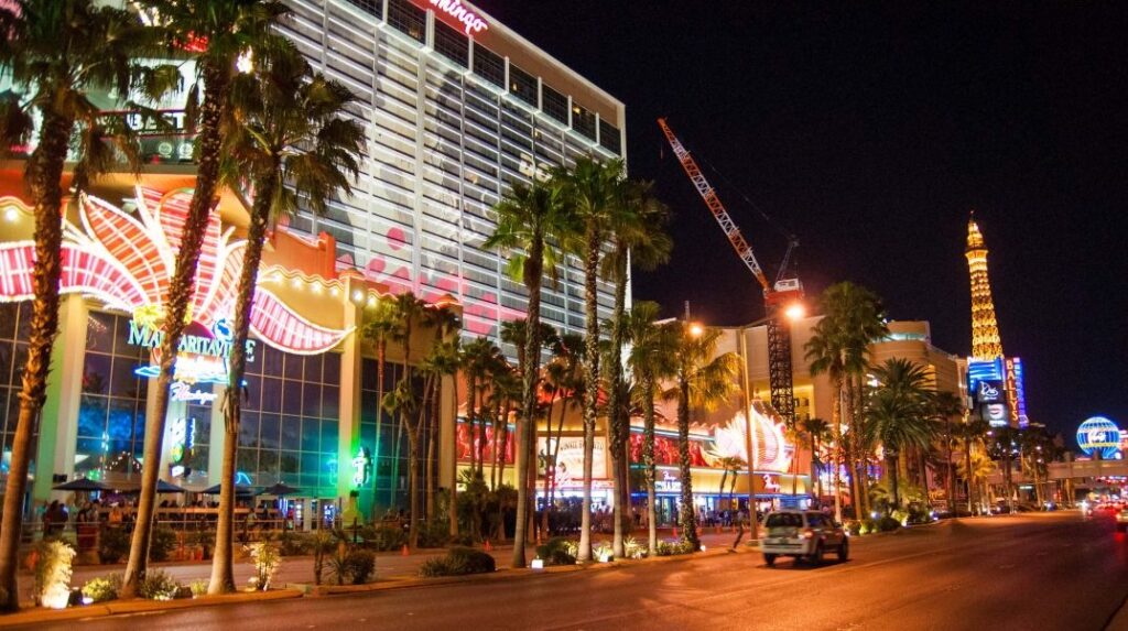 néons et musique sur le Strip à Las Vegas