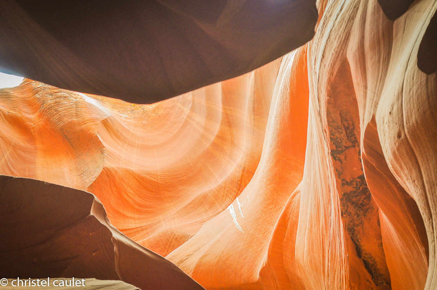 profondeur et faisceau de lumière à Antelope Canyon