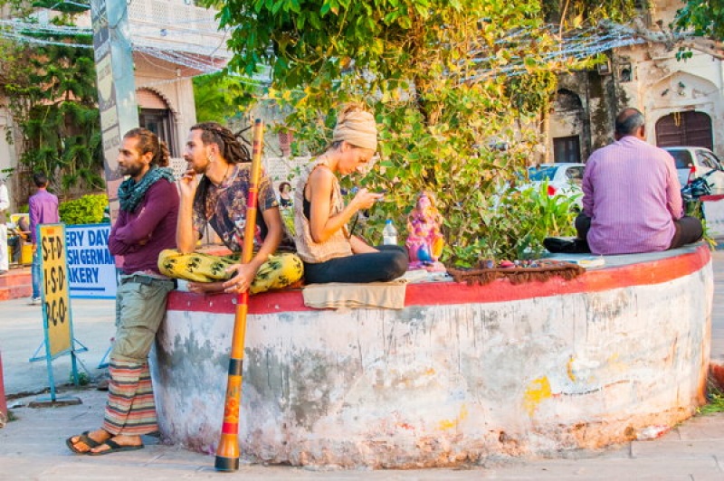 Ambiance bohème dans les rues de Pushkar hippie city en Inde
