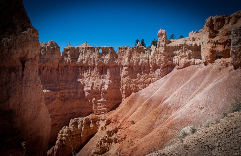 Au cœur des hoodoos sur le sentier Navajo Loop de Bryce Canyon