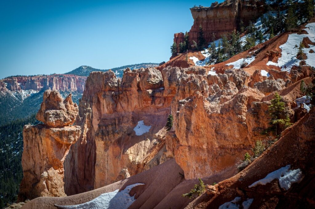 Météo fraîche et ciel changeant au-dessus de Bryce Canyon dans l'Utah
