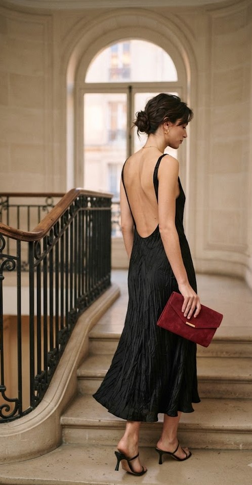 Robe noire midi pour un mariage cocktail en ville