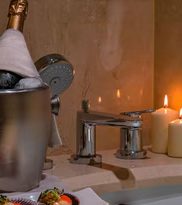 The Ritz-Carlton Santiago : un phare de verre sur la Cordillère