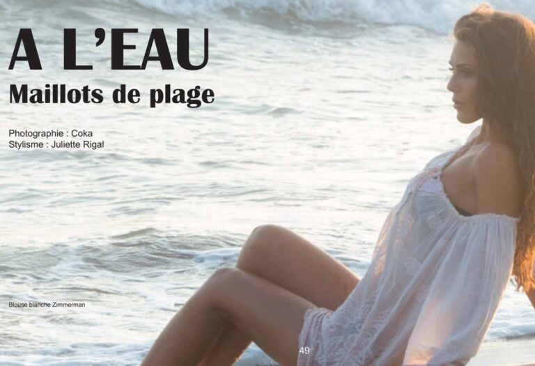 Maillot de bain deux pièces sur une plage de sable blond