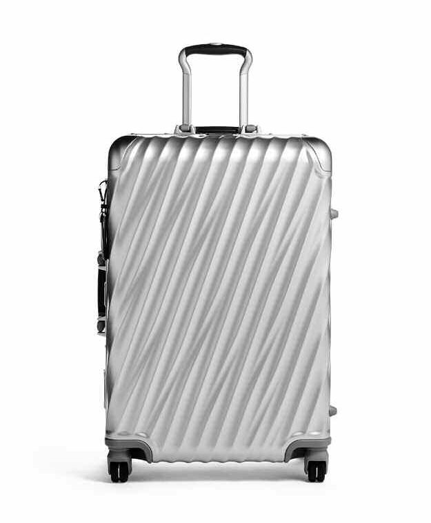 Shopping : valises, sacs de cabine, looks d'été et trousse de beauté