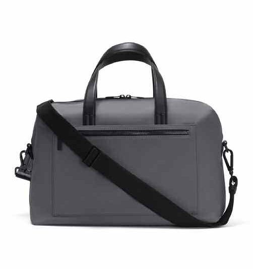Shopping : valises, sacs de cabine, looks d'été et trousse de beauté