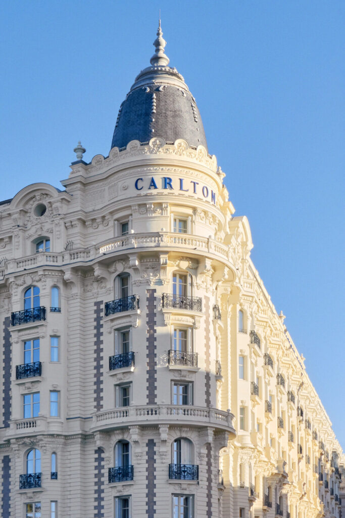 Édifice emblématique de Nice, la maison Carlton mise sur la Prairie pour des soins de pointe avec le spa.
