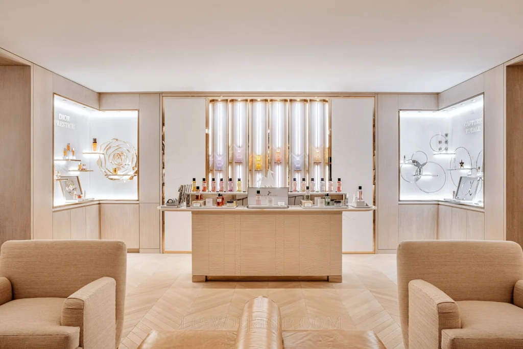 Le spa Dior de Cheval Blanc Paris abrite une piscine intérieure de 30 mètres, pensée comme une parenthèse de calme au cœur de la capitale. © Cheval Blanc
