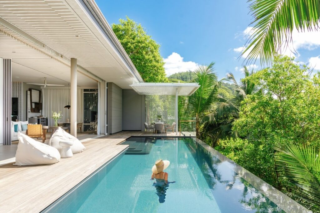 Conçues comme de véritables maisons ouvertes sur l'océan, les villas offrent un sanctuaire de paix absolue avec piscine privée.