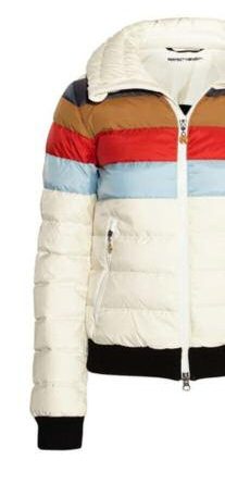 Tenue de ski et accessoires posés avant le départ