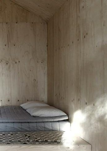 Un petit nid douillet : une cabane de bois pour tout débrancher